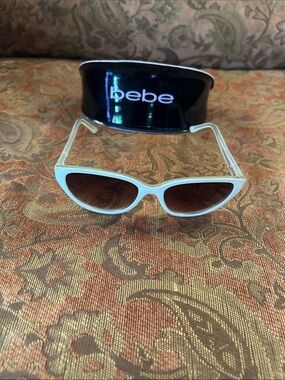 10+ Betsey Johnson White Cat-Eye Sunglasses w/ Brown Lenses includes bebe Case